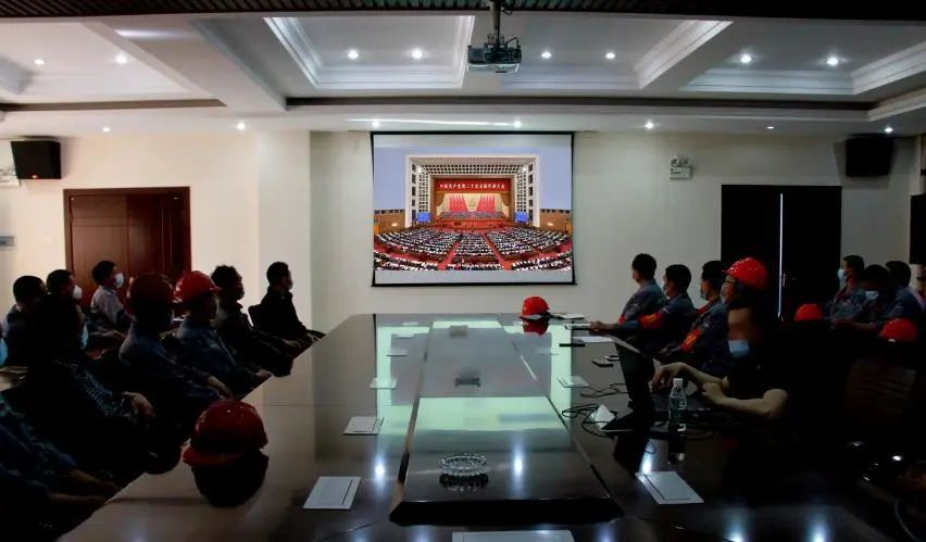 學(xué)習(xí)二十大、永遠(yuǎn)跟黨走、奮進(jìn)新征程！楚勝集團(tuán)組織全體