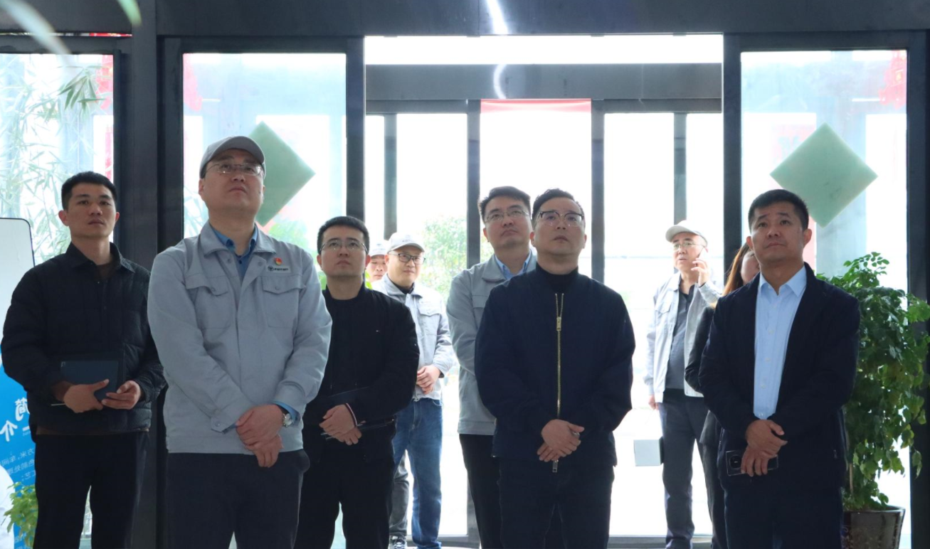  楚勝汽車集團(tuán)董事長(zhǎng)董鳴勇帶隊(duì)赴福田汽車長(zhǎng)沙超級(jí)卡車工