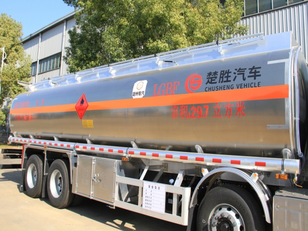 楚勝牌CSC5320GYYLD6鋁合金運(yùn)油車