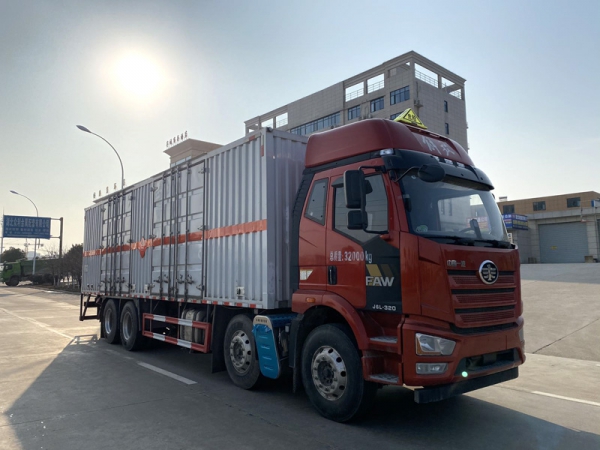 楚勝牌CSC5321XRYC6易燃液體廂式運(yùn)輸車